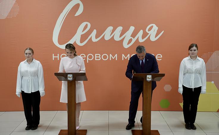 Мария Львова-Белова и Игорь Кобзев подписали соглашение о создании инновационной площадки на базе учреждения 